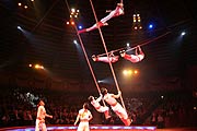 Die "Flying Poles" sind eine der Hauptattraktionen im 1. Winterprogramm 2007 (Foto: Martin Schmitz)